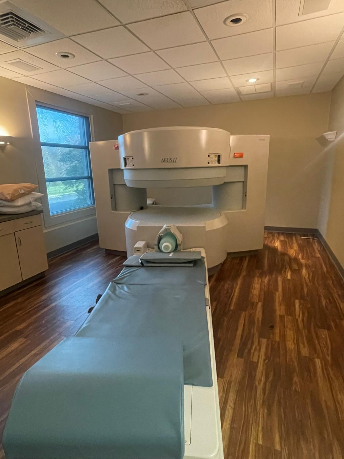 Hitachi Airis 2 MRI